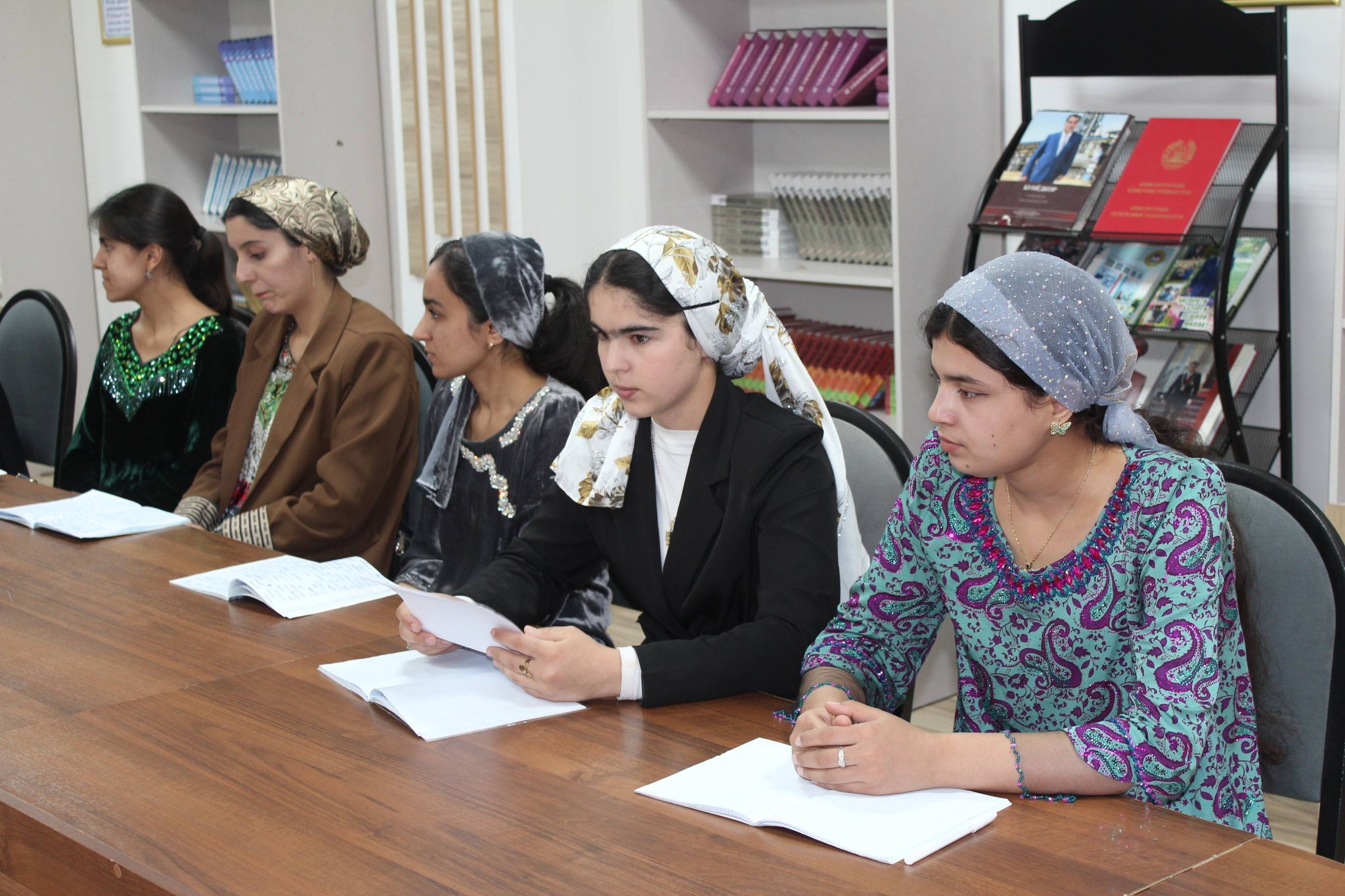 HOLDING A STUDENT CLUB ON THE THEME “LINGUIST”